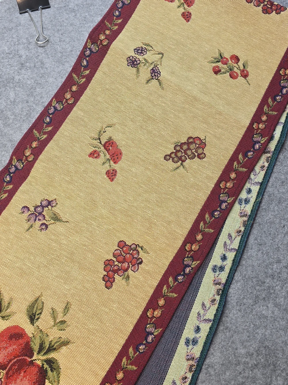 N/A woven table